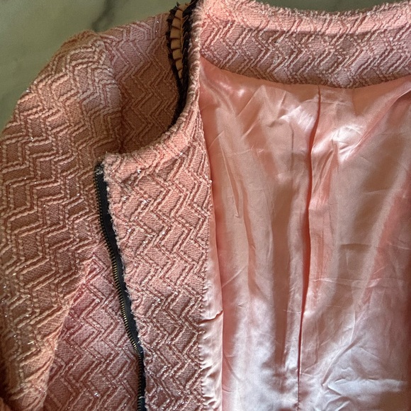 Chic Pink Tweed Collarless Jacket - Picture 3 of 4